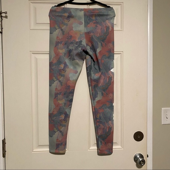 Adidas Trefoil Watercolor Leggings Size Medium - Picture 3 of 5